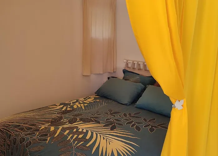Charmant Studio Vue Piscine Ideal En Couple, Calme Et Detente Assures